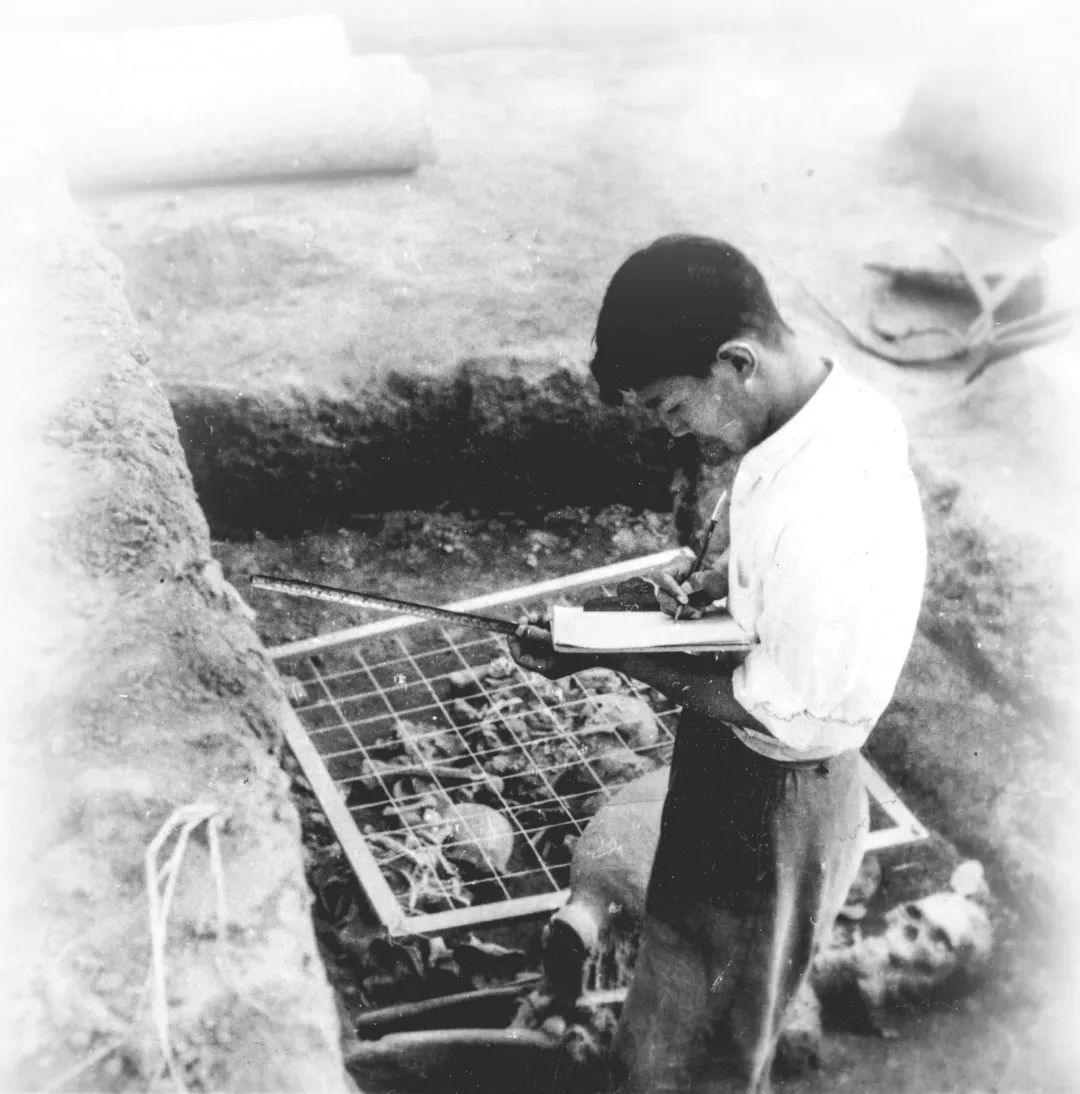 图一  参加田野考古实习.jpg
