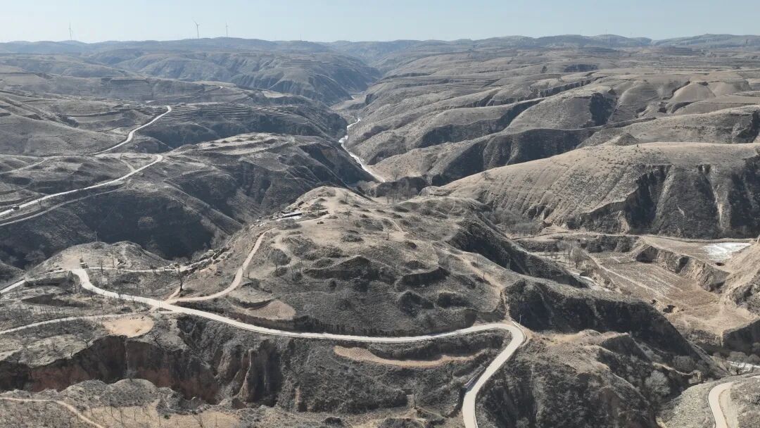 图1榆1号城顶部石堆.JPG 图1榆1号城顶部石堆.JPG