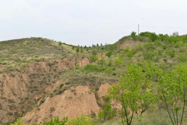 图一 堑山垭口1.jpg 图一 堑山垭口1.jpg